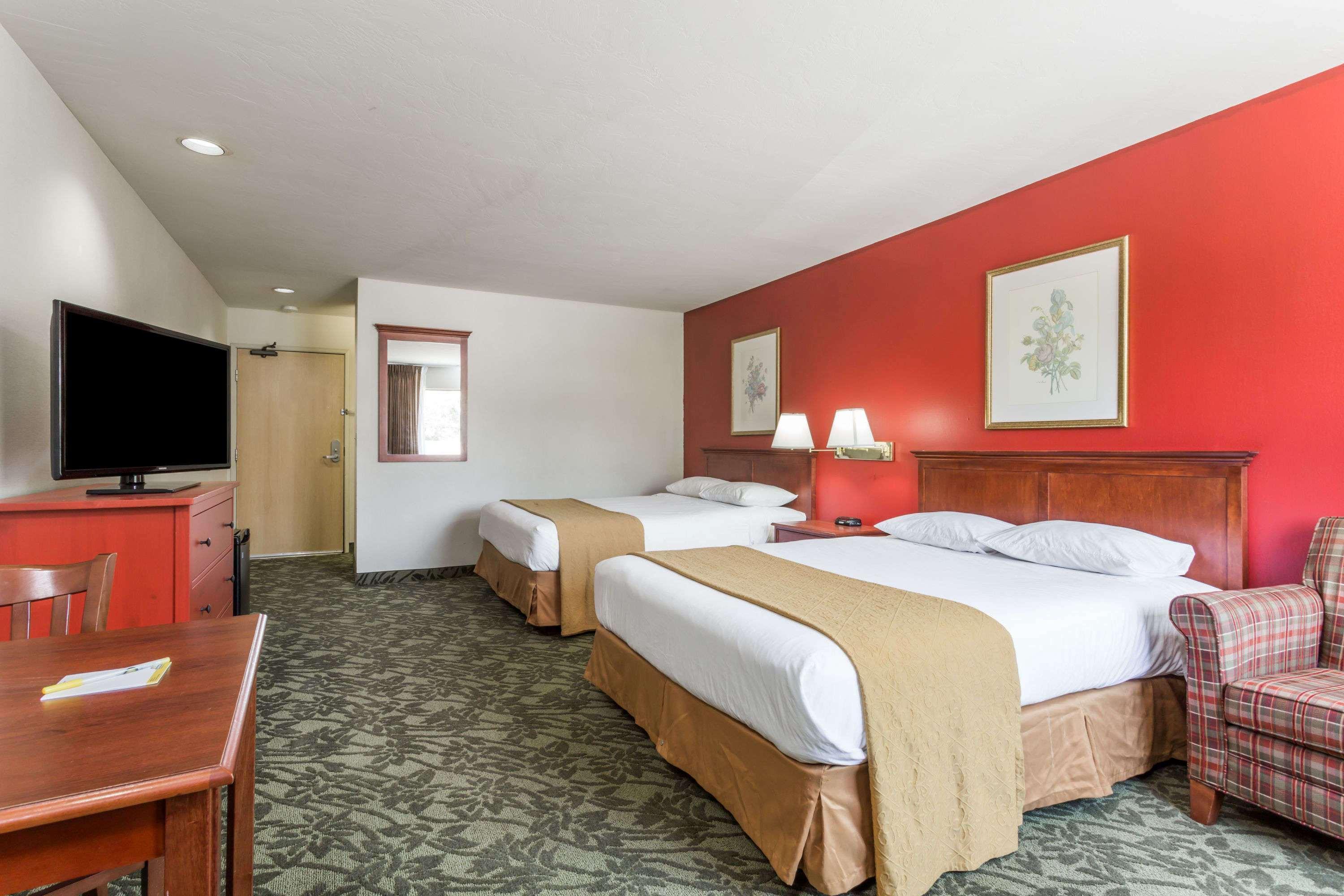 Days Inn By Wyndham Eugene Downtown/University Экстерьер фото