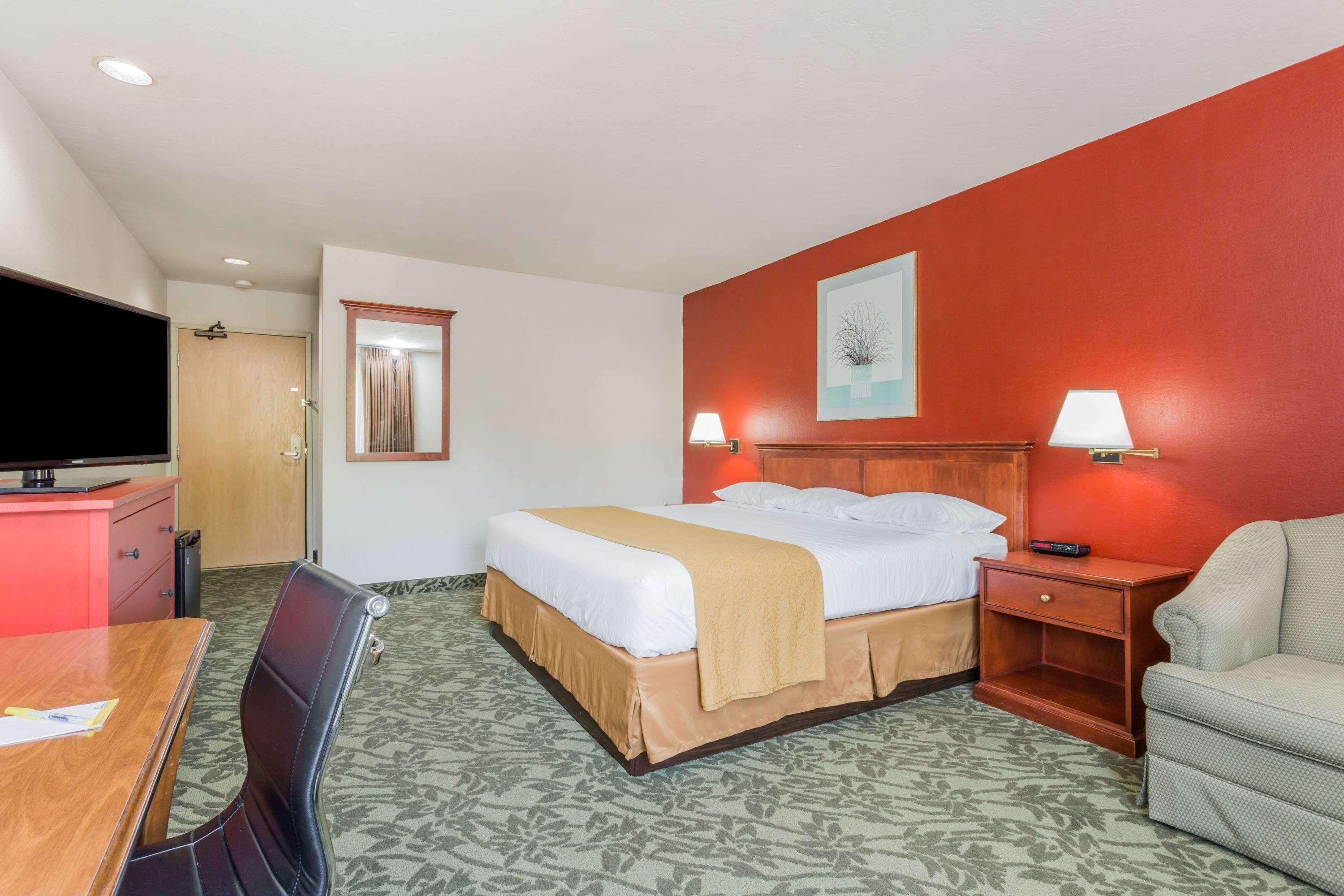 Days Inn By Wyndham Eugene Downtown/University Экстерьер фото